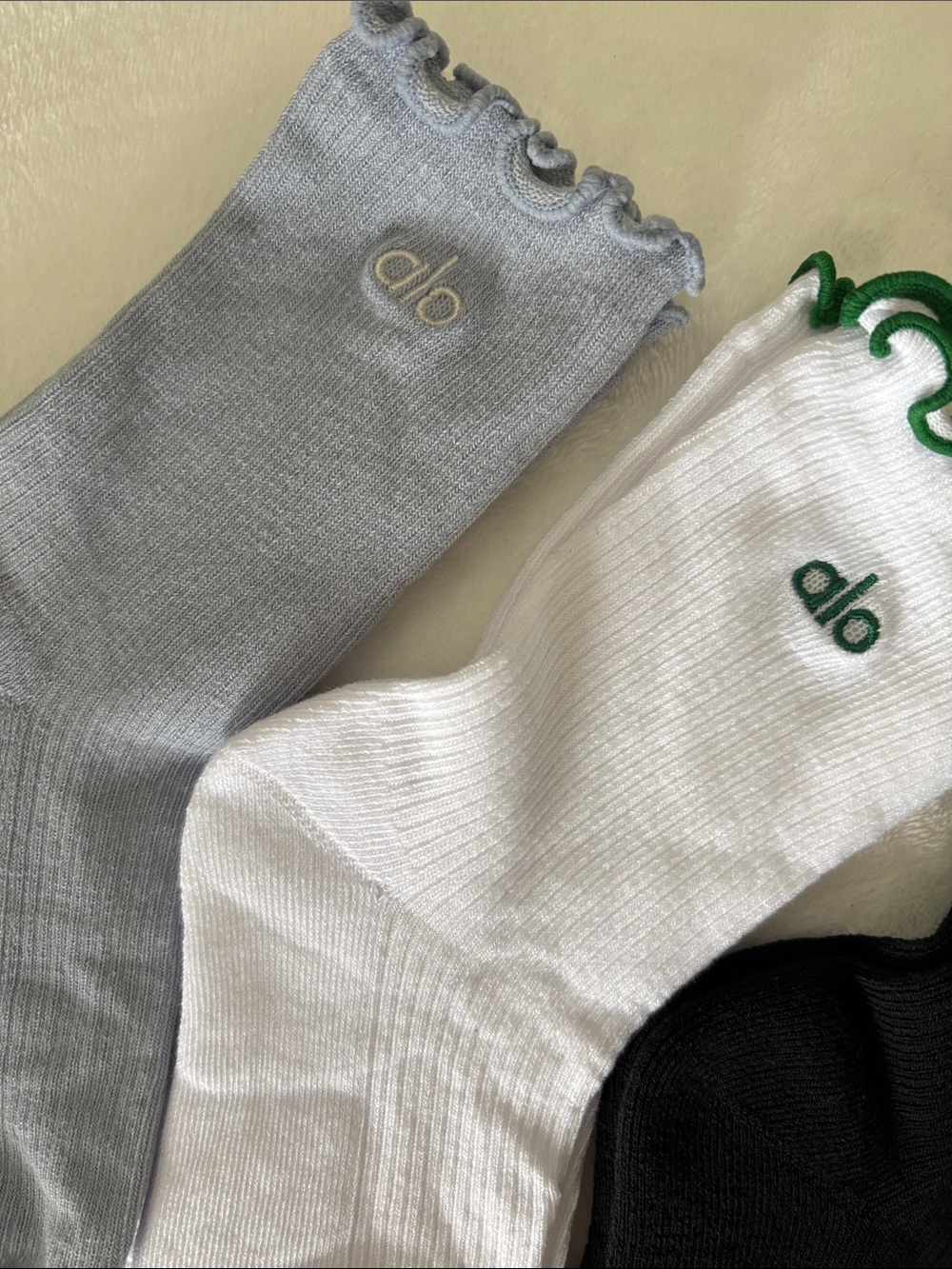 Alo Socks - Picture 9 of 11